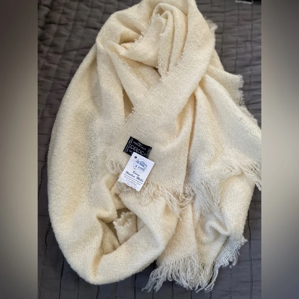 Celtic Irish Lambswool blend Ivory Scarf NWT